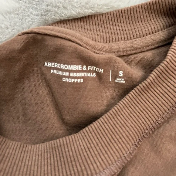 NWOT Abercrombie Tee - Picture 3 of 3